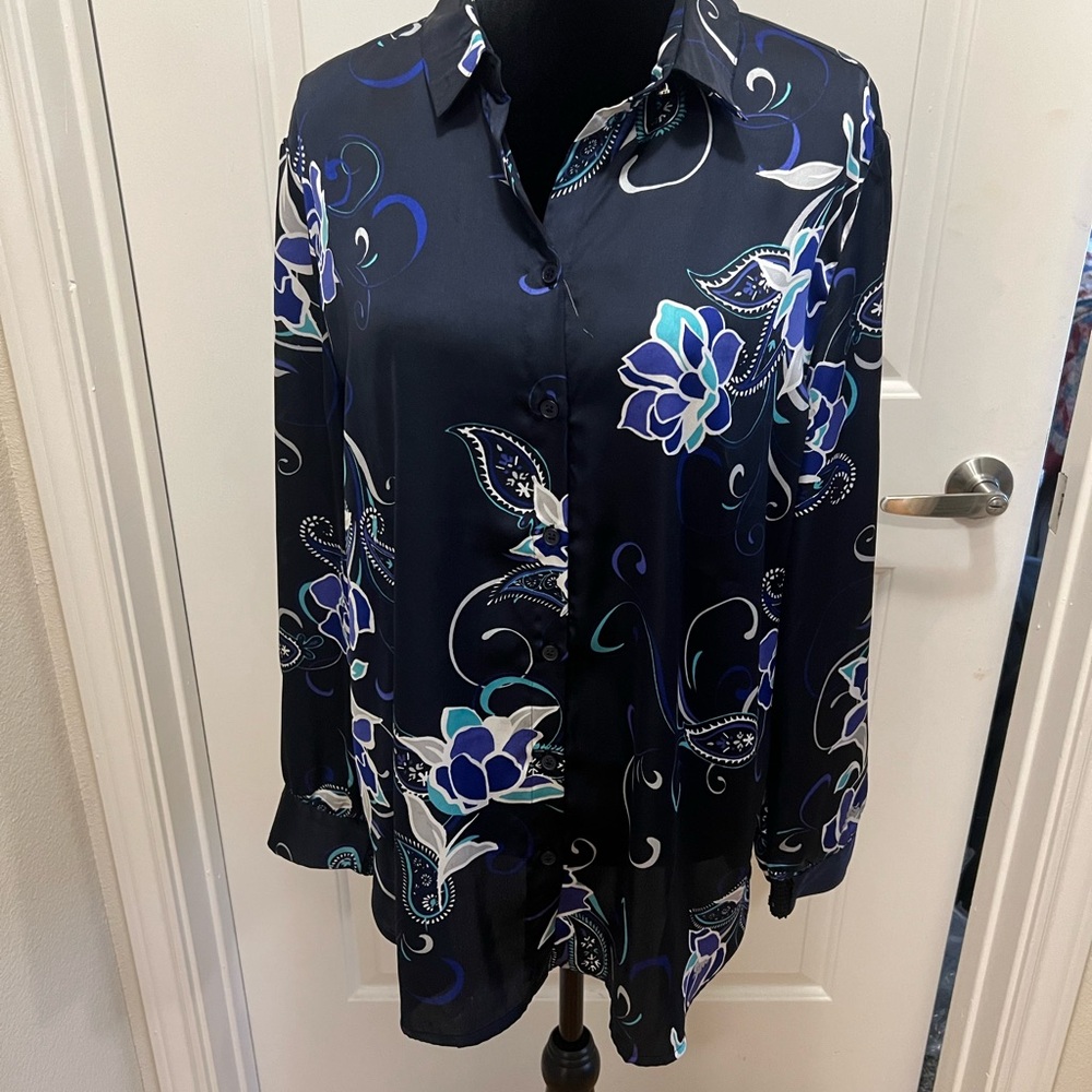 Chico’s boutique long sleeve tunic shirt in navy print in US size XL.